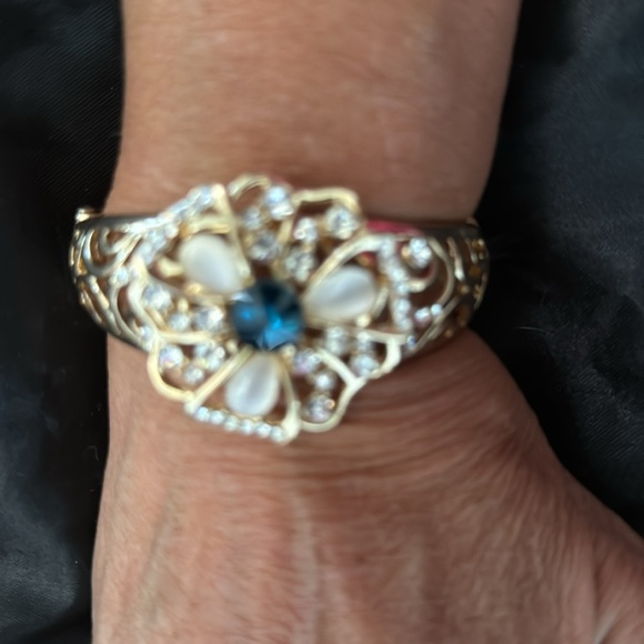 Sun King Fashion Bangle Bracelet With Bling - Picture 10 of 10